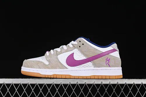 All categories Nk SB Dunk Series Nk SB Dunk Low low-top sneakers Rayssa Leal x Nk SB Dunk Low Brazilian skateboarding goddess joint model SB low-top casual sneakers FZ5251-001